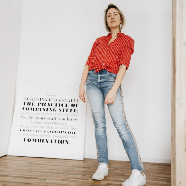 Gerade JEans mit hohem Bund und kurzem Oberteil