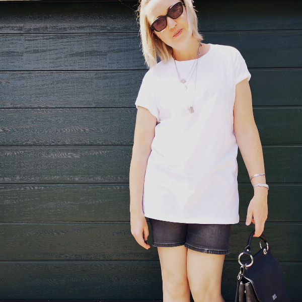 Oversized Shirt Outfit mit Bermudas