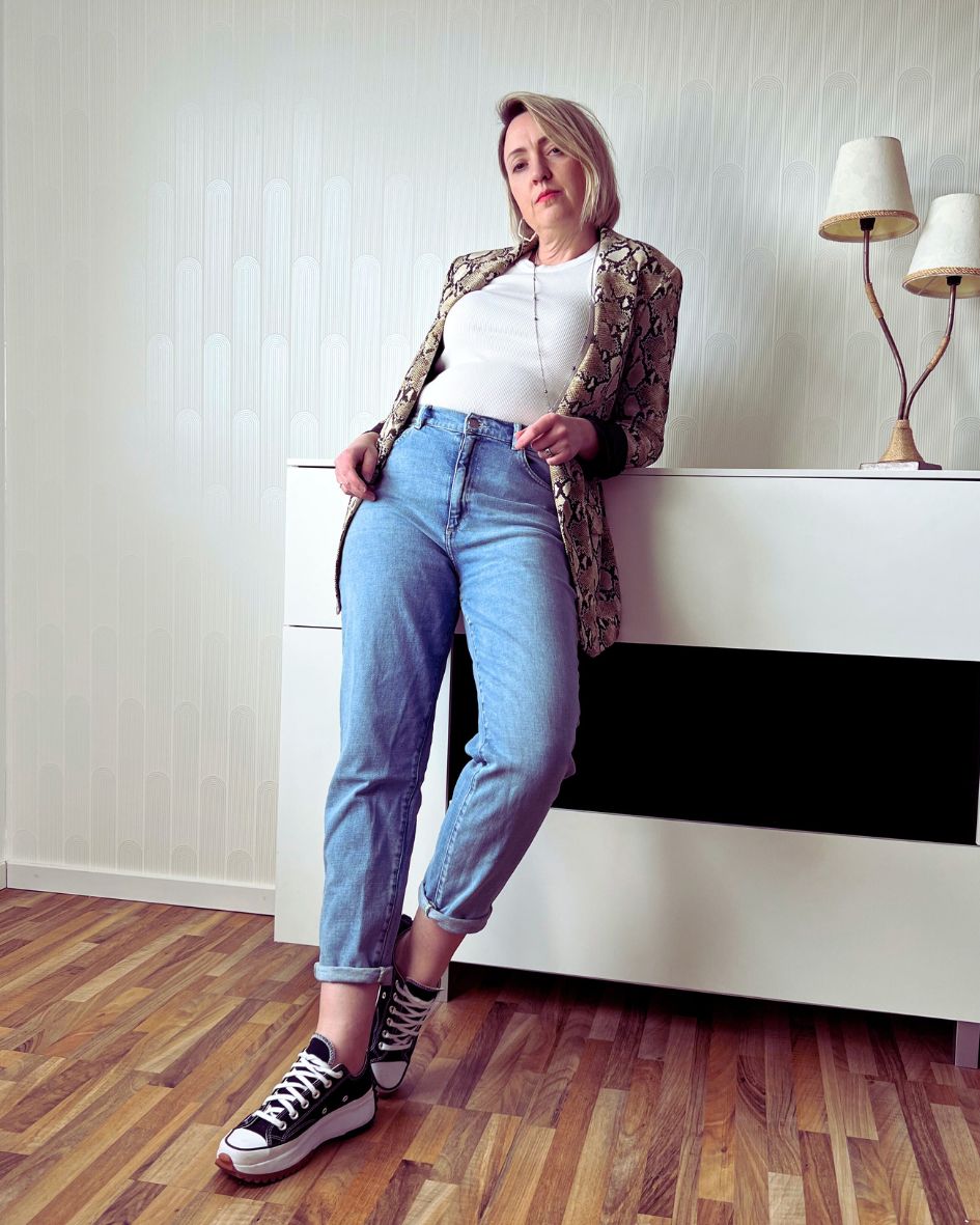 chunky-sneaker-outfit-jeans