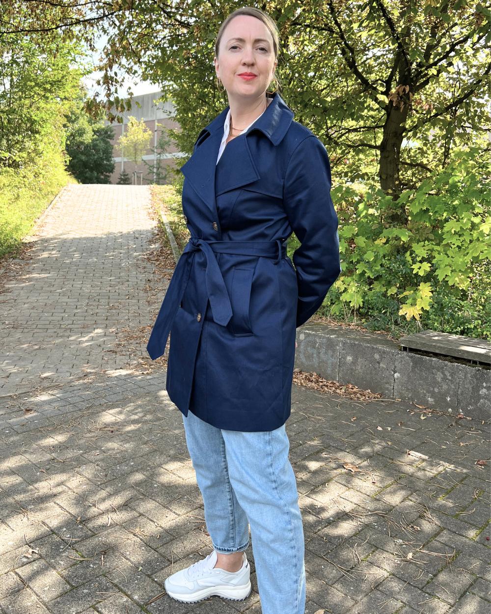trenchcoat-outfit-mit-gürtel